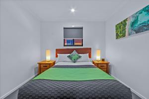 Ένα ή περισσότερα κρεβάτια σε δωμάτιο στο BIG4 Whitsundays Tropical Eco Resort