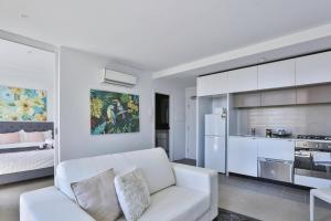 Kuchyň nebo kuchyňský kout v ubytování MY80 Apartment located in the inner of Melbourne CBD