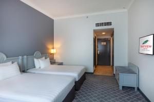 Katil atau katil-katil dalam bilik di Bayview Hotel Langkawi