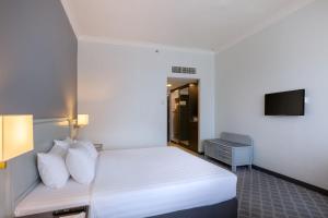 Katil atau katil-katil dalam bilik di Bayview Hotel Langkawi