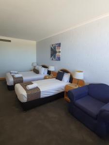 a living room filled with furniture and a couch at Capital Airport Motel in Queanbeyan