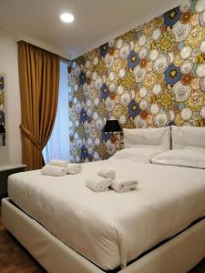 A bed or beds in a room at Hotel Cinquantatre