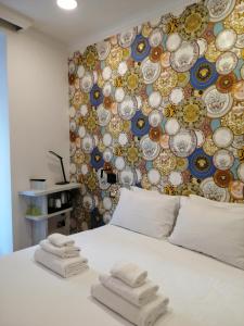 A bed or beds in a room at Hotel Cinquantatre