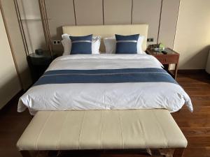 Yushan Town Tianji Cloud Business Hotel 객실 침대