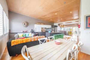 a living room with a couch and a table in a room at Saltwater 5 - sleeps 8 - close to Main Beach in Point Lookout