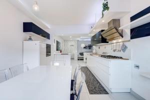 Кухня или кухненски бокс в Joice luxury home