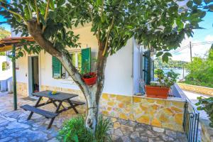 Zahrada ubytování Zouli Athina + 13 fotografií