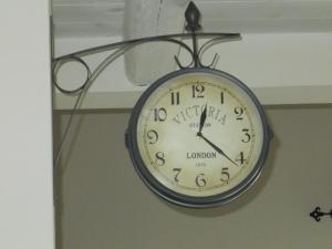 a clock hanging on the wall in a room at Appartamento Old England in Chianti in Montespertoli