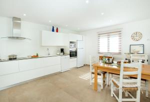 A kitchen or kitchenette at Owl Booking Villa Vallori - 5 Min Walk to the Beach Még 27 kép