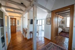 a hallway with a dining room and a living room at au-dessus du jardin appartement climatisé in Eckbolsheim