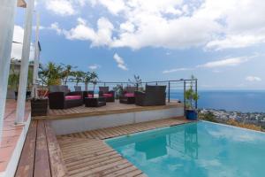 Bazén v ubytování Villa élégante à Saint-Paul avec piscine privée ouverte toute l'année nebo v jeho okolí