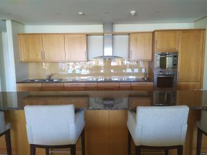 Dapur atau dapur kecil di Two Bedroom Apartment - fully furnished and equipped