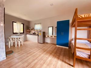 a bedroom with a bunk bed and a kitchen with a table at Cerca Parola Beach Resort in Malabrigo