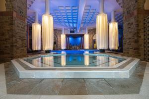 Bazén v ubytování Shrigley Hall Hotel nebo v jeho okolí