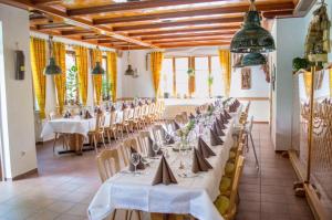 a row of tables in a banquet hall at Herrenschenke-Café Eiring in Königsberg in Bayern