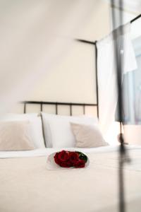 a bouquet of red roses on a bed at Garni Hotel Dash in Novi Sad