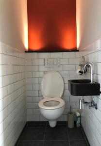 
A bathroom at Ravelingen 9B
