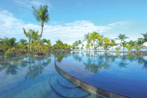 Бассейн в Trou aux Biches Beachcomber Golf Resort & Spa или поблизости