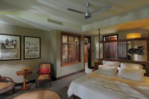 Кровать или кровати в номере Trou aux Biches Beachcomber Golf Resort & Spa +37 фотографий