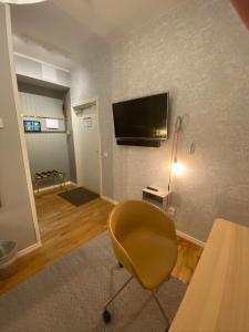 Sjónvarps- og/eða afþreyingartæki á Turinge Hotel