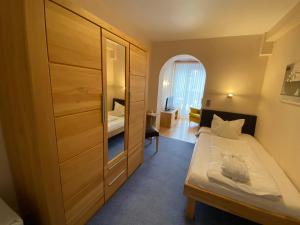 Postel nebo postele na pokoji v ubytování Hotel Ritter Badenweiler