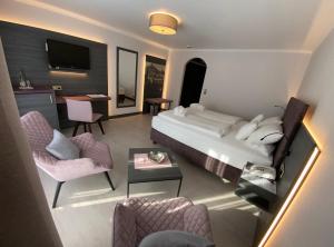 Postel nebo postele na pokoji v ubytování Hotel Ritter Badenweiler