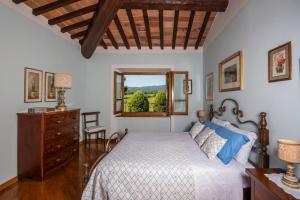 A bed or beds in a room at Villa la Cornice - Homelike Villas Még 25 kép