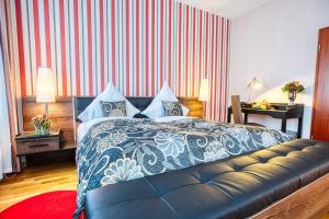 Postel nebo postele na pokoji v ubytování Suiten Hotel Dependance Laterne
