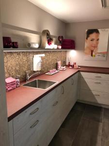 Kuchyň nebo kuchyňský kout v ubytování Hotel Ritter Badenweiler