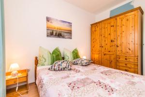 Tempat tidur dalam kamar di Apartments Ljubica