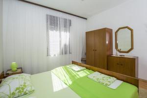 Postel nebo postele na pokoji v ubytování Apartment Josipa 4209