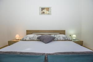 Postel nebo postele na pokoji v ubytování Apartment Josipa 4209
