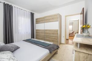 Postel nebo postele na pokoji v ubytování Apartment Josipa 4209
