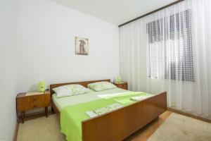 Postel nebo postele na pokoji v ubytování Apartment Josipa 4209
