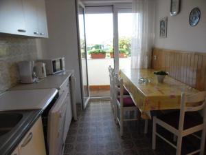 Gambar di galeri bagi Apartments Josip 2830 di Rab