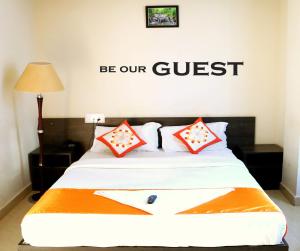 Orange Corner, Near Kempegowda Airport, Airport Pickup And Drop Available 24x7客房内的一张或多张床位