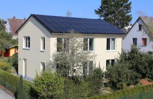 a house with solar panels on its roof at Am Stadtgarten in Simmern
