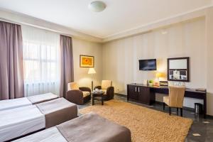 Rúm í herbergi á Taurus Hotel & SPA