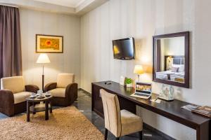 Sjónvarps- og/eða afþreyingartæki á Taurus Hotel & SPA