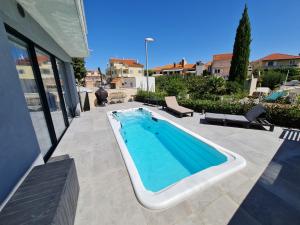 Bazén v ubytování SPA Apartment Vito nebo v jeho okolí