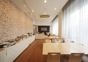 ห้องอาหารหรือที่รับประทานอาหารของ APA Hotel Aomorieki-Kenchodori