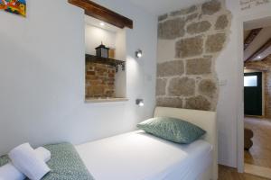Postel nebo postele na pokoji v ubytování Stara Kala Varos Apartment
