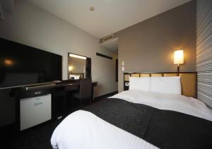 Postel nebo postele na pokoji v ubytování APA Hotel Aomori Eki Kenchodori