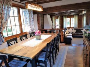 Posedenie v ubytovaní Chalet con gran jardín en Llivia