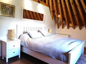 Llit o llits en una habitació de Chalet con gran jardín en Llivia