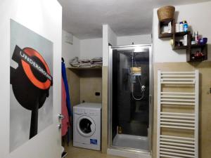 a bathroom with a washing machine and a washer at Apartment Sant'Andrea in Levanto
