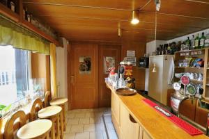 Lounge alebo bar v ubytovaní Lesni Zatisi Benecko