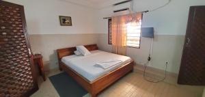 Ένα ή περισσότερα κρεβάτια σε δωμάτιο στο Royal hotel