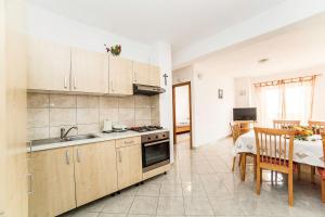 Kuchyň nebo kuchyňský kout v ubytování Apartments Bakula 1539