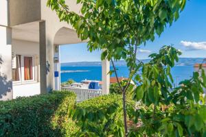 una casa con vista al mar en Apartments Cihorich, en Dugi Rat